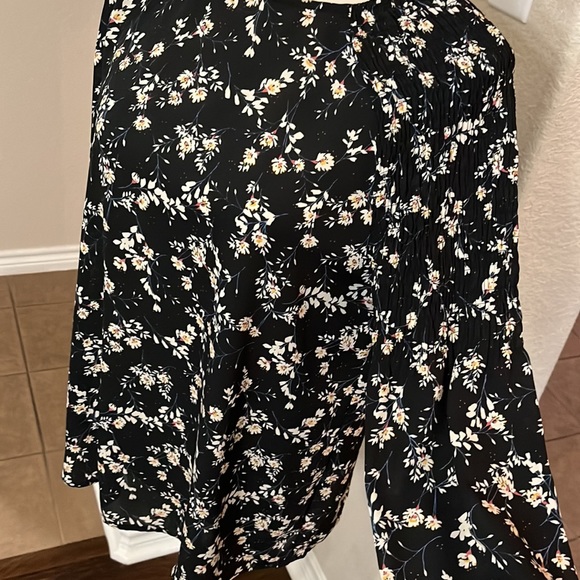 a.n.a.  A New Approach black floral small print shirt/blouse LARGE - Picture 7 of 17